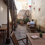 Hotel La Casa De La Camelia *