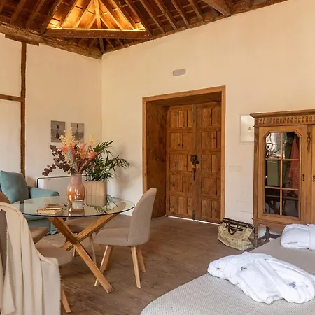 Отель La Casa De La Camelia *