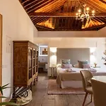 Hotel La Casa De La Camelia