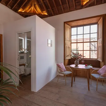 מלון La Casa De La Camelia *